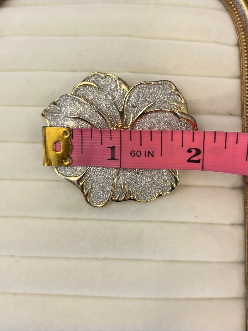 VTG Flower Brooch‎ Glitter Rhinestones Gold Tone Floral Spring Nature Tropical